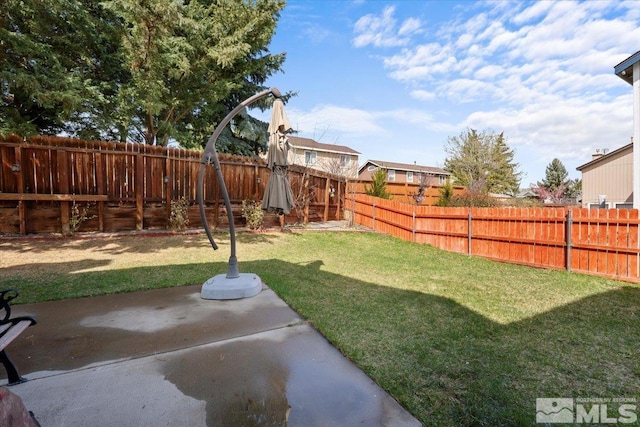 view of yard with a patio area