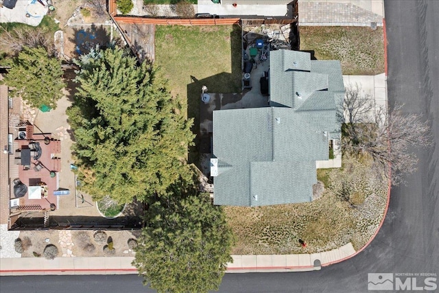 aerial view of property and surrounding area