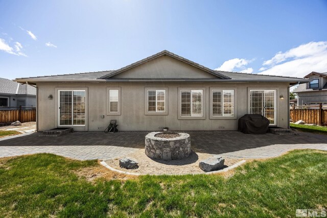 6570 Rey Del Sierra Ct, Sparks, NV 89436 - back of property featuring a patio area, a fire pit, and stucco siding