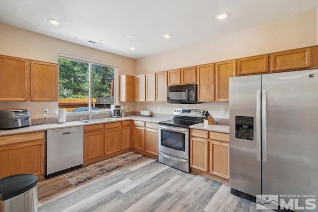2190 Canyon Mesa Ct, Reno, NV 89523 - kitchen with appliances with stainless steel finishes, a sink, light countertops, light wood-style floors, and recessed lighting