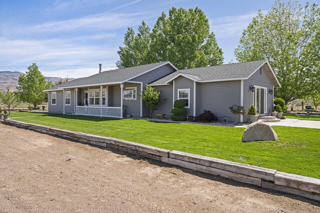 4800 Amy Rd, Reno, NV 89510 - ranch-style house featuring a front yard, a porch, a shingled roof, and a mountain view