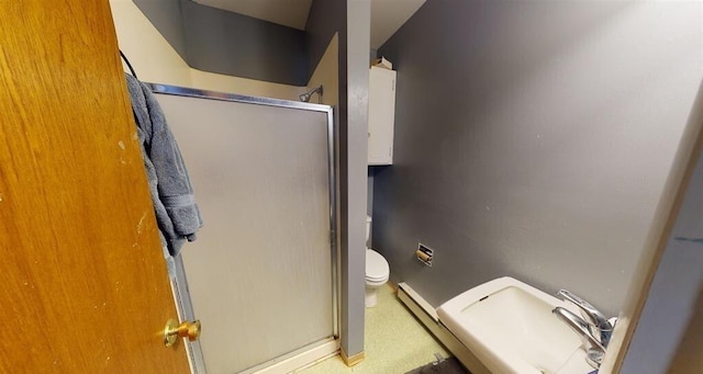 50 Bellevue Ave, Winnemucca, NV 89445 - full bath featuring a shower stall, toilet, and a sink