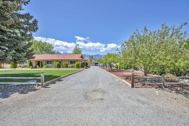 1000 Sagebrush Ct, Gardnerville, NV 89460 - ranch-style house featuring gravel driveway