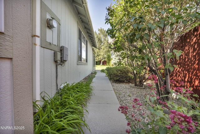185 Windtree Cir, Carson City, NV 89701 - view of side of home