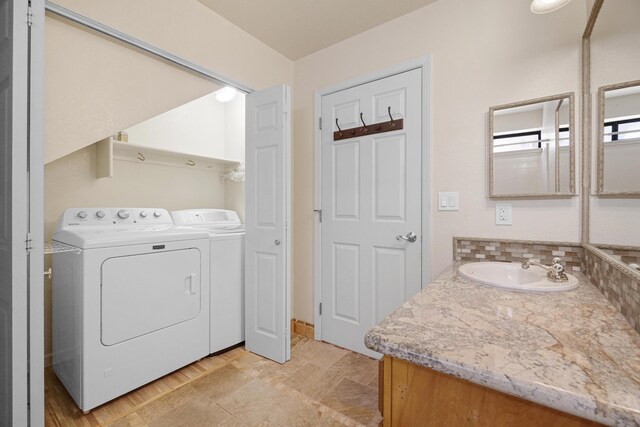 1043 Shenandoah Dr, Carson City, NV 89702 - laundry room featuring independent washer and dryer