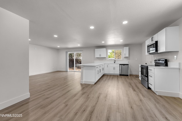 1717 Rio Tinto Dr, Sparks, NV 89434 - kitchen featuring appliances with stainless steel finishes, recessed lighting, light wood-type flooring, baseboards, and light countertops