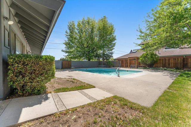2249 Kietzke Ln Apt C, Reno, NV 89502 - view of swimming pool featuring a patio area and a fenced backyard