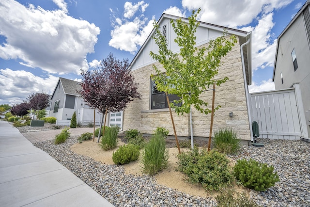 107 Bridlemoor Ct, Reno, NV 89511 - view of side of property with stone siding
