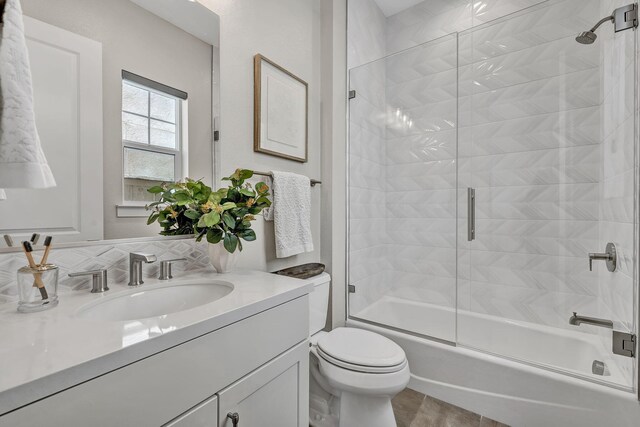 107 Bridlemoor Ct, Reno, NV 89511 - full bathroom featuring toilet, combined bath / shower with glass door, vanity, and decorative backsplash