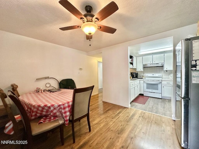 1714 Meadowvale Way, Sparks, NV 89431 - dining area featuring light wood-style flooring, ceiling fan, and a textured ceiling