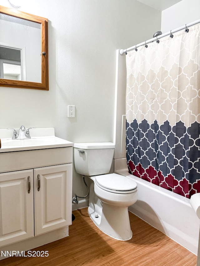604 W Winnie Ln, Carson City, NV 89703 - bathroom with vanity, toilet, wood finished floors, and shower / tub combo with curtain