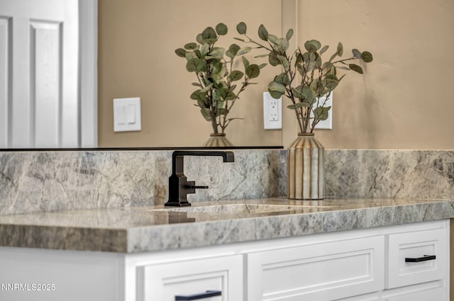 2965 Roundrock Ct, Reno, NV 89511 - detailed view of tasteful backsplash and vanity