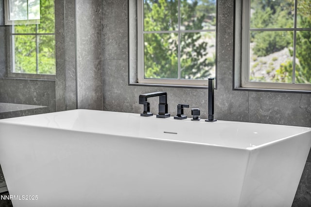 2965 Roundrock Ct, Reno, NV 89511 - bathroom with a freestanding bath