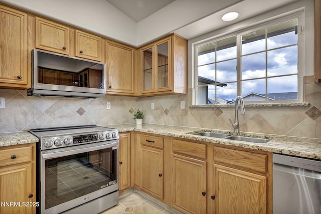 1458 Rosy Finch Dr, Sparks, NV 89441 - kitchen with appliances with stainless steel finishes, a sink, backsplash, and plenty of natural light