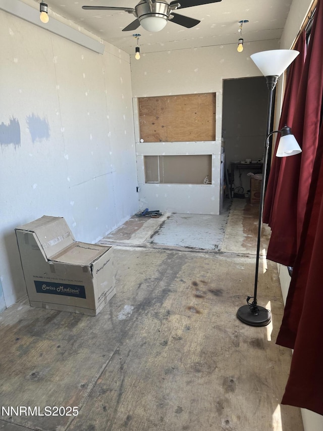 2068 NE Sierra Vista Dr, Tonopah, NV 89049 - interior space featuring a ceiling fan
