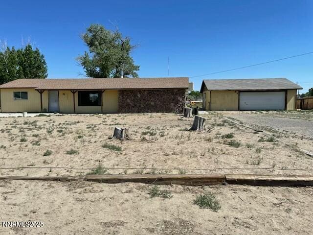 3060 Silver State Ave, Fallon, NV 89406 - view of front facade featuring a garage