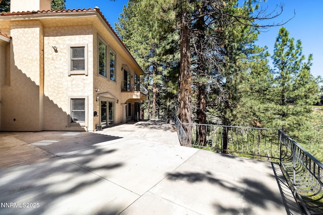 390 Sylvan Ct, Verdi, NV 89439 - view of side of home with stucco siding and a patio