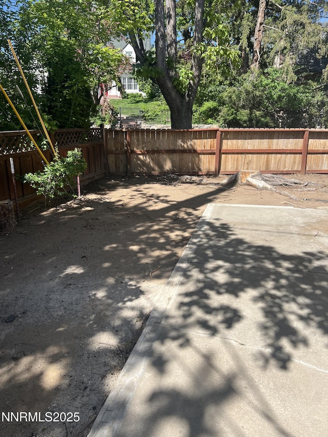 124 Mark Twain Ave, Reno, NV 89509 - view of yard
