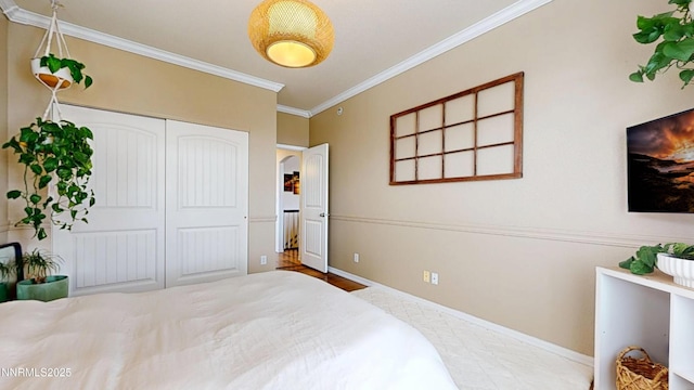 5895 Brooke Dr, Winnemucca, NV 89445 - bedroom featuring ornamental molding, a closet, and baseboards