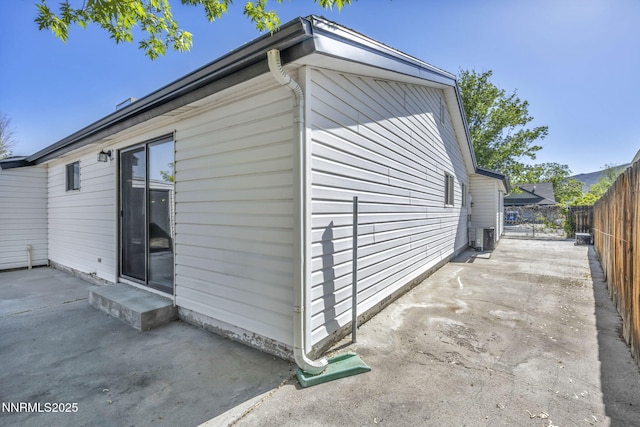 2480 Meadowbrook Ln, Carson City, NV 89701 - view of side of home with a patio and a fenced backyard