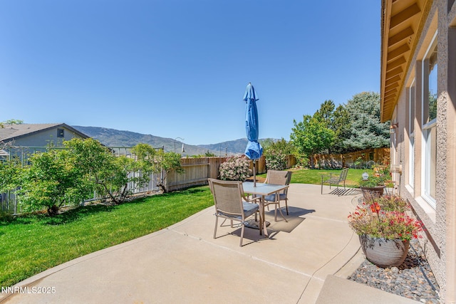 7100 Heatherwood Dr, Reno, NV 89523 - view of patio / terrace with outdoor dining area and a mountain view