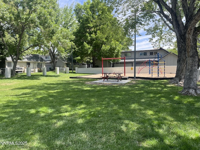 1702 London Cir, Sparks, NV 89431 - view of yard