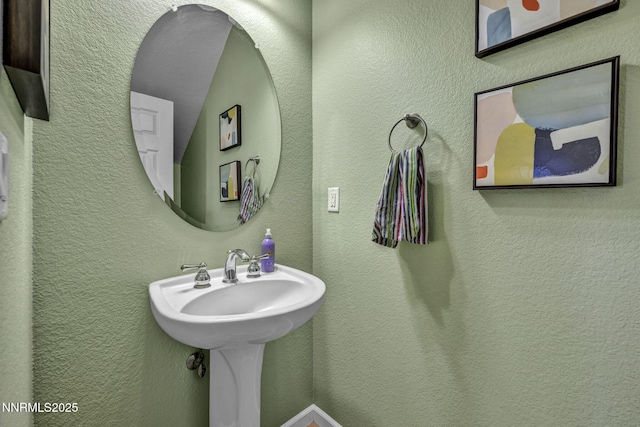 212 Portrush Ct, Dayton, NV 89403 - bathroom featuring a textured wall