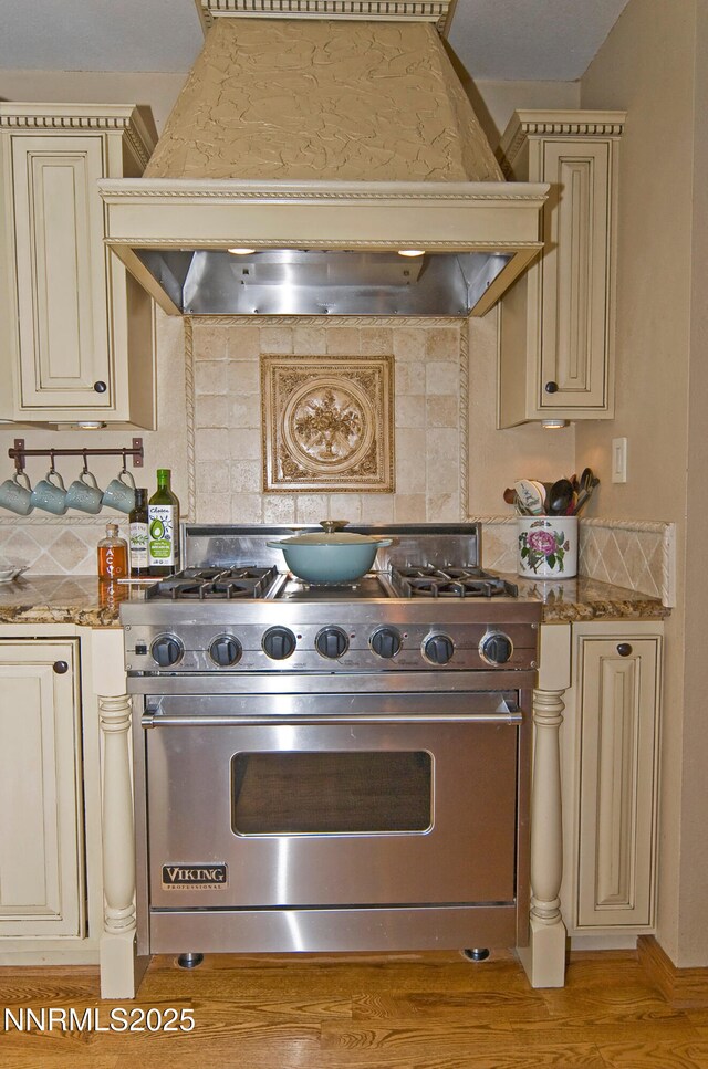 4115 Willowsprings Ct, Reno, NV 89519 - kitchen featuring cream cabinetry and designer range