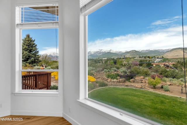 615 Oxbow Ct, Reno, NV 89511 - interior space featuring a mountain view