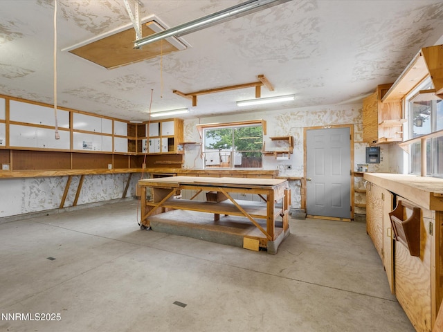 1344 Patricia Dr, Gardnerville, NV 89460 - garage with a workshop area