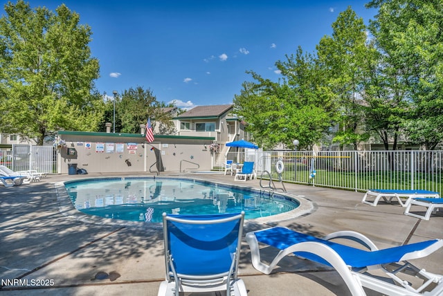 2511 Sycamore Glen Dr Apt 4, Sparks, NV 89434 - community pool with a patio area