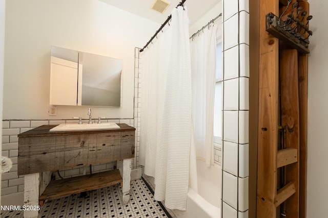1417 Douglas Ave, Gardnerville, NV 89410 - full bath with shower / bath combo with shower curtain and vanity