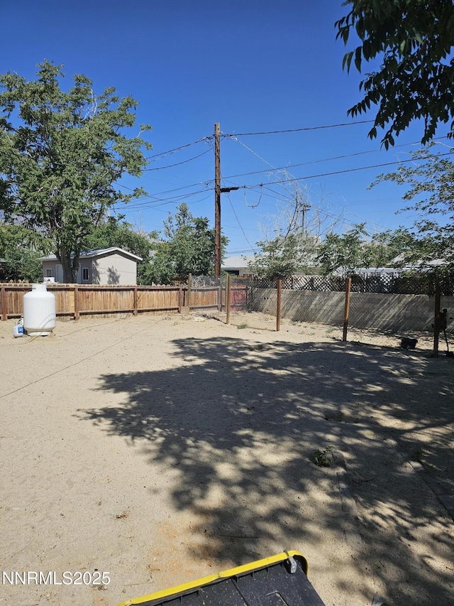 121 English St, Hawthorne, NV 89415 - view of yard