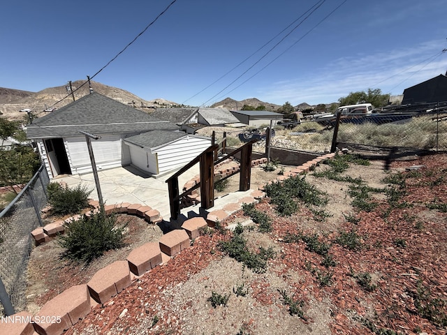 141 University St, Tonopah, NV 89049 - view of yard featuring an attached garage, driveway, and a mountain view