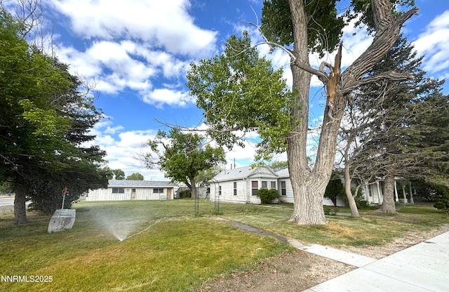 831 N 1st St, Battle Mountain, NV 89820 - view of front of property featuring a front lawn