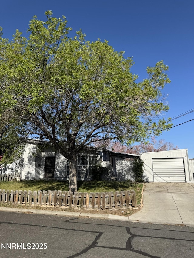 11303 Green Mountain St, Reno, NV 89506 - view of front facade featuring a garage and driveway