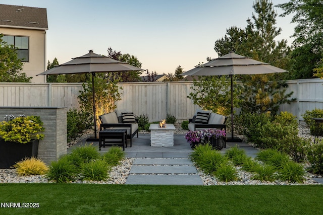 208 Criollo Ct, Reno, NV 89511 - yard at dusk with a patio and outdoor lounge area