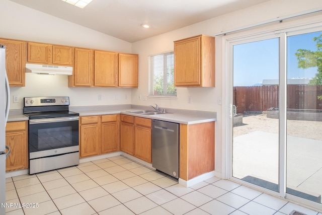 7344 Rubens Ct, Sun Valley, NV 89433 - kitchen with appliances with stainless steel finishes, under cabinet range hood, a sink, lofted ceiling, and light countertops