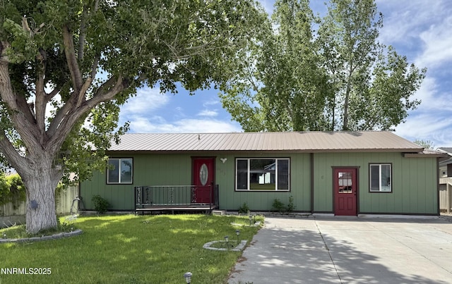 603 Camelot Way, Winnemucca, NV 89445 - ranch-style house with a front lawn and metal roof