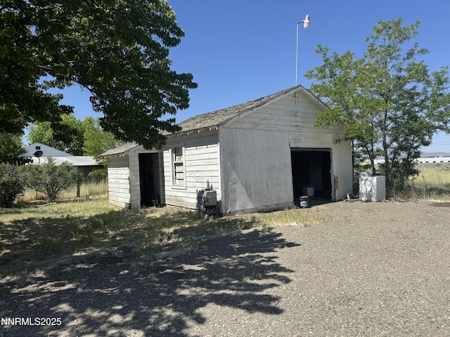 4082 Grass Valley Rd, Winnemucca, NV 89445 - detached garage with driveway