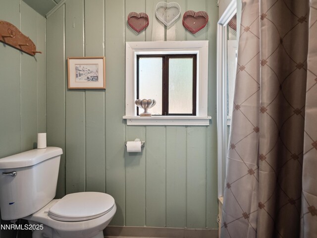 3790 Stewart Way S, Lake Tahoe, CA 96150 - bathroom featuring toilet, a shower with shower curtain, and a decorative wall