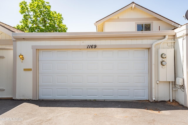 1169 Wagon Wheel Cir, Reno, NV 89503 - garage with asphalt driveway