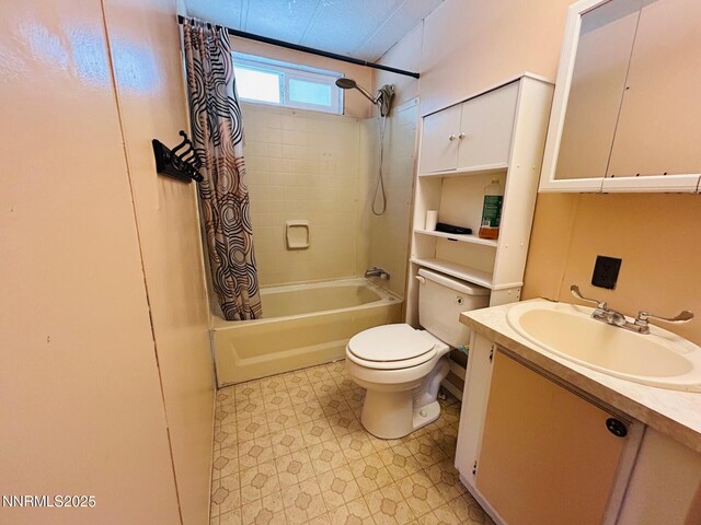 6480 Teal Dr, Fallon, NV 89406 - full bath featuring shower / tub combo with curtain, toilet, vanity, and tile patterned floors