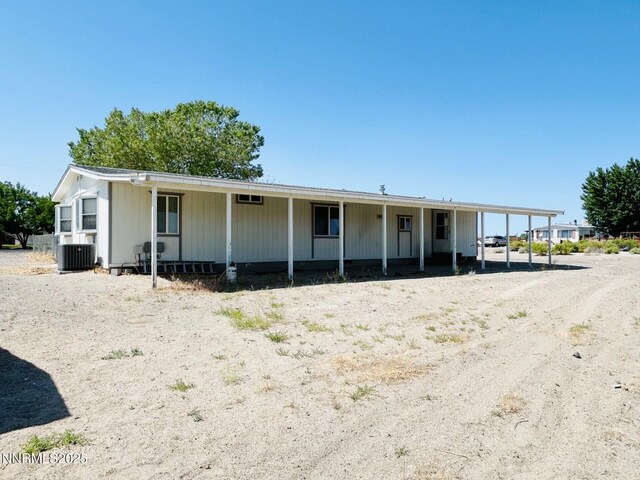 6480 Teal Dr, Fallon, NV 89406 - view of front of house with cooling unit and a carport