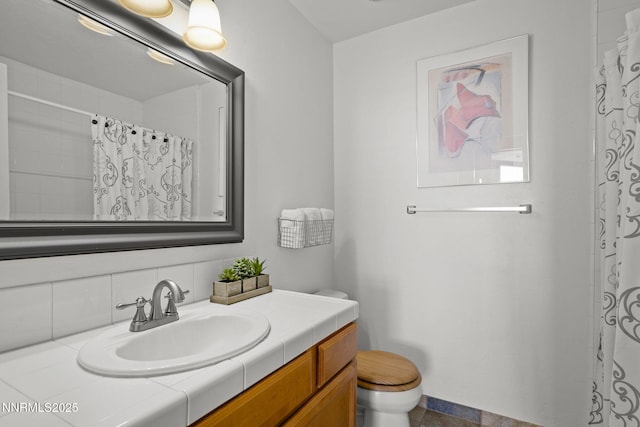 909 Tyner Way, Incline Village, NV 89451 - full bath featuring toilet, vanity, curtained shower, and tasteful backsplash
