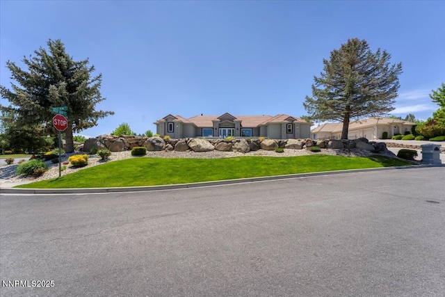346 Wolf Run Ct, Reno, NV 89511 - ranch-style home with a front lawn