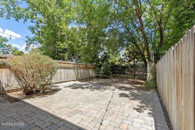 423 Barclay Ct, Reno, NV 89511 - fenced backyard with a patio area