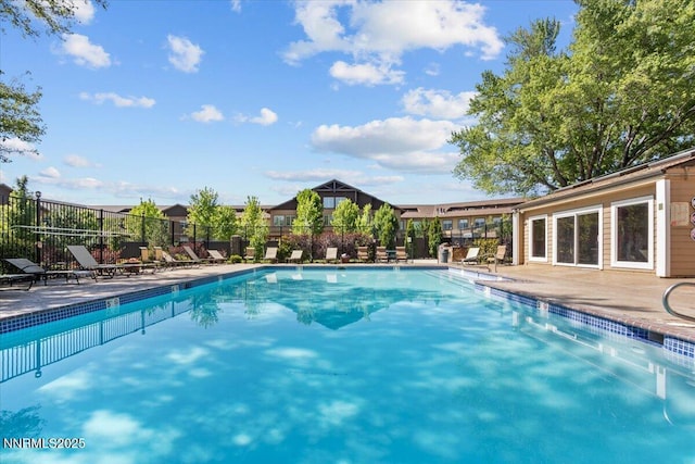 423 Barclay Ct, Reno, NV 89511 - community pool with a patio area