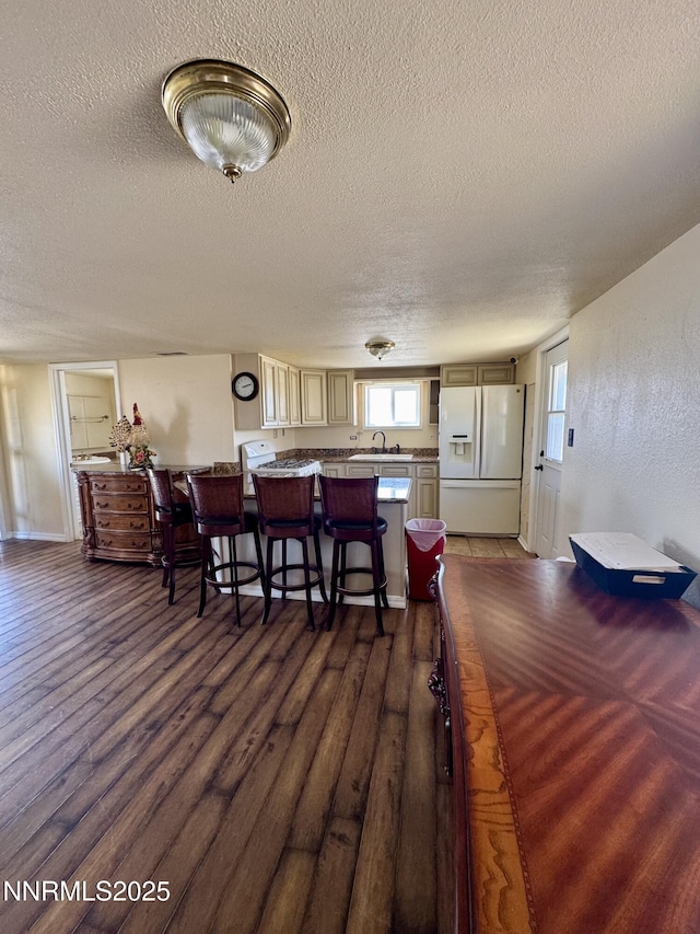 13995 Grass Valley Rd, Winnemucca, NV 89445 - dining area featuring a textured ceiling and dark wood-style floors