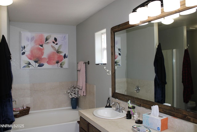 441 Dog Leg Dr, Fernley, NV 89408 - bathroom featuring a garden tub and vanity